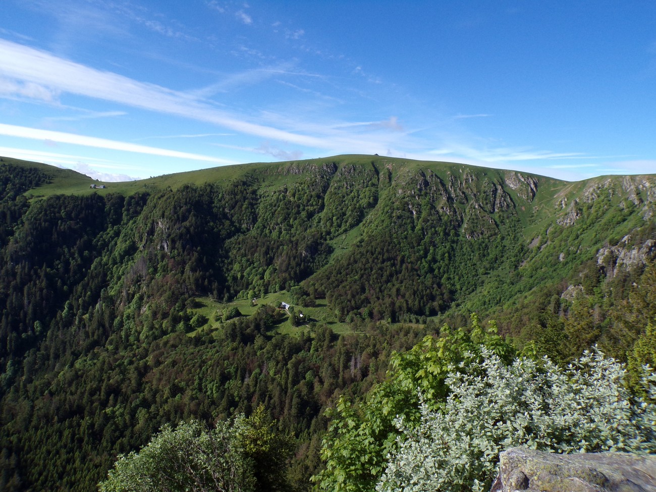 You are currently viewing Entre lacs et sommets : une journée sur les sentiers des Vosges
